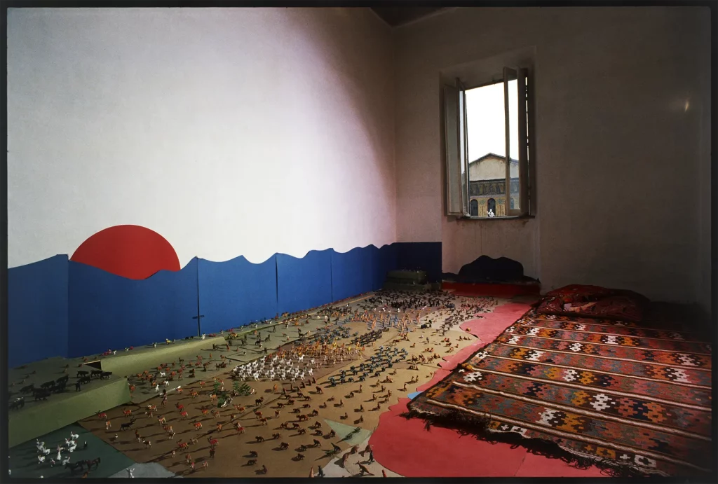 immagine per 05-11-1979, Zoo realizzato da Agata, Matteo e Alighiero Boetti, iniziato come un gioco e finito come un'opera Piazza S. Apollonia 3, Roma, Photo Giorgio Colombo, Milano.